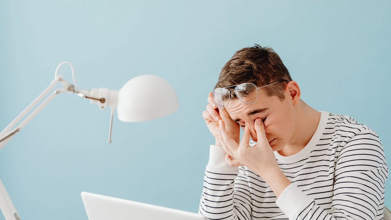 7 Sinais de que Você Precisa Trocar o Grau dos Óculos